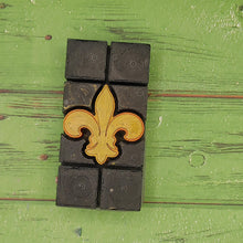 Load image into Gallery viewer, Fleur-de-lis Snap Out Center Wax Melt Snap Bar Silicone Mold