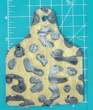 Load image into Gallery viewer, Cow Ear Tag Inserts - Silicone Freshie Mold