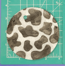 Load image into Gallery viewer, 4" Circle Inserts - Silicone Freshie Mold