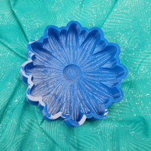 Load image into Gallery viewer, Daisy - Silicone Freshie Mold
