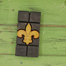 Load image into Gallery viewer, Fleur-de-lis Snap Out Center Wax Melt Snap Bar Silicone Mold
