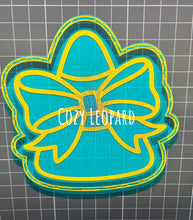 Load image into Gallery viewer, Candy Corn With Bow Freshie Mold
