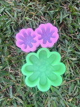 Load image into Gallery viewer, Cute Daisy Freshie Mold

